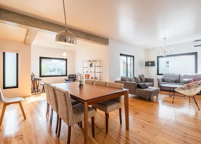 Azores House // Luxury And New House 度假居 蓬塔德尔加达